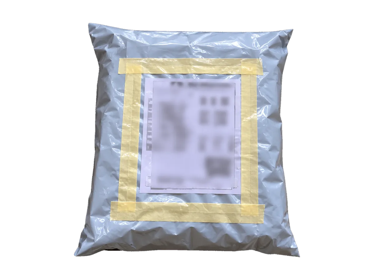 বৃষ্টিরোধী বাইরের প্যাকেট · The rain-resistant outer mailer